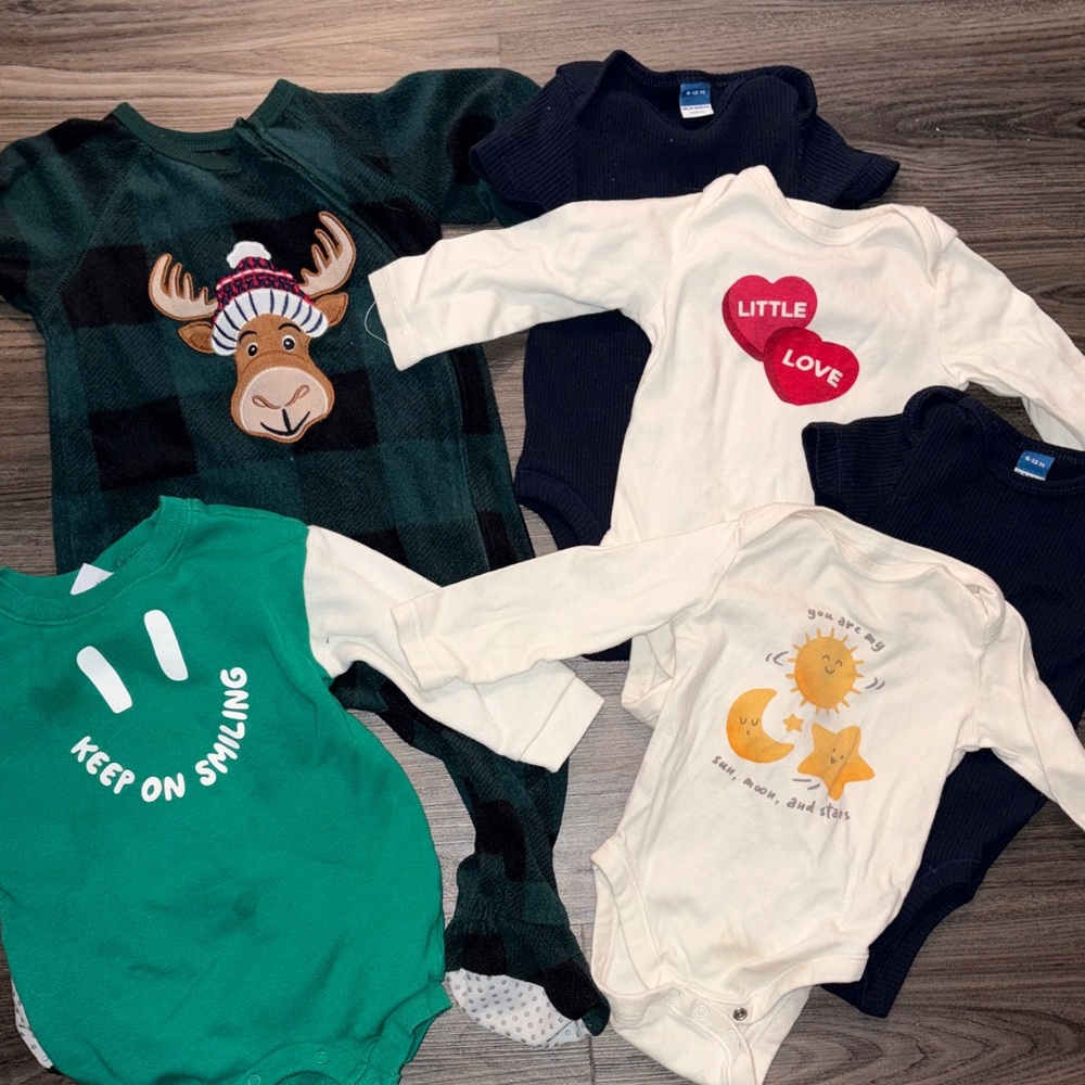 Bundle of 6 6-12 month outfits. Old navy